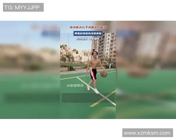 明星父亲亲自指导儿子打篮球展现亲子时光与运动魅力